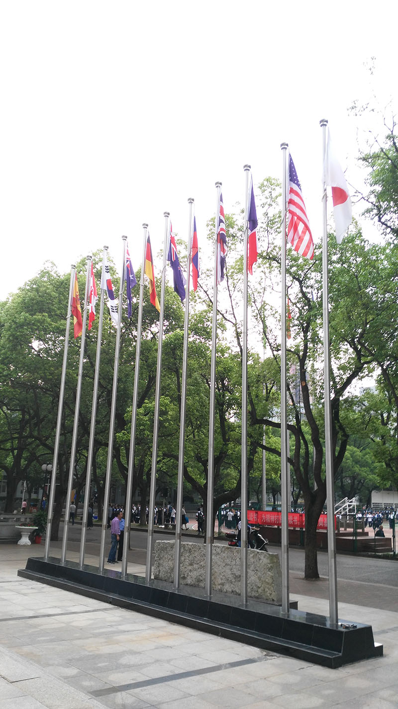 会展中心多根旗杆13